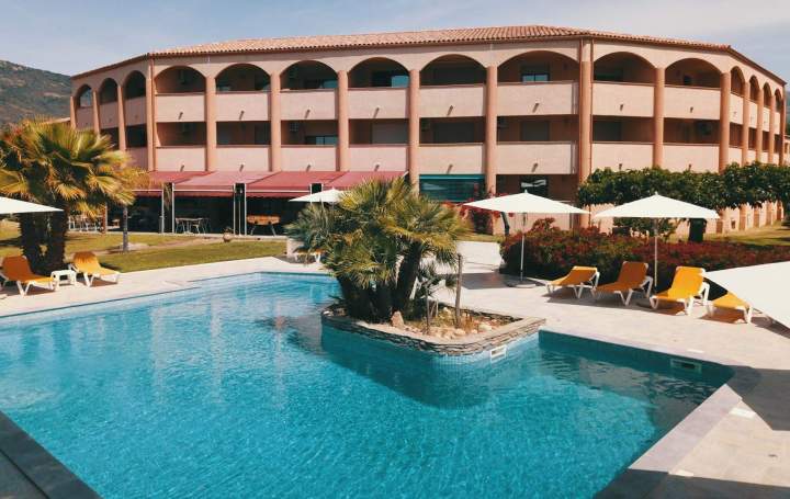 Appartement vacances avec piscine Sagone