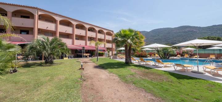 Résidence avec piscine Sagone